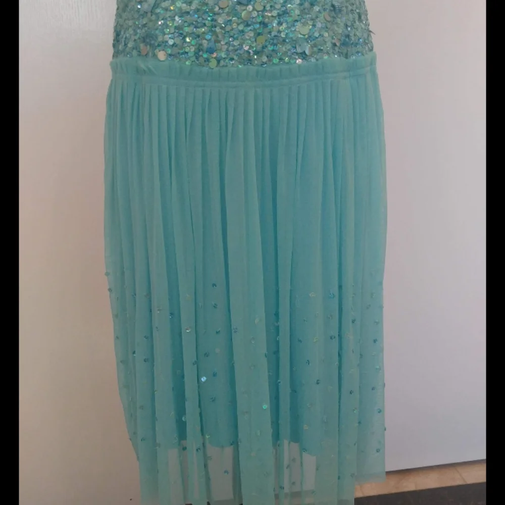 Elegant Blue Midi Skirt with Sequin Detail - Picture 2 of 2